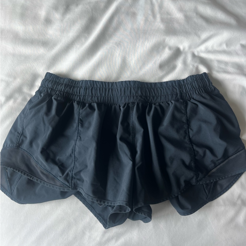 Lululemon hotty hot shorts 2.5 inch